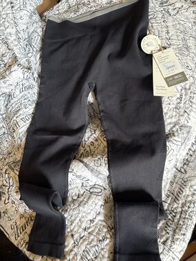 Vuori Black Ribbed High-Rise Jeggings